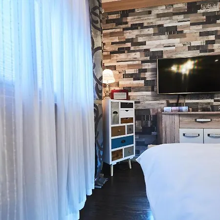 Alpremira וארנה